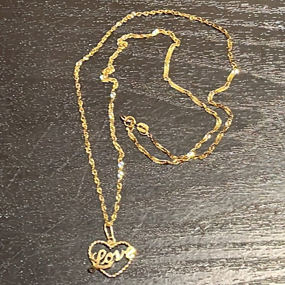 14k yellow 585 gold necklace with love heart pendant